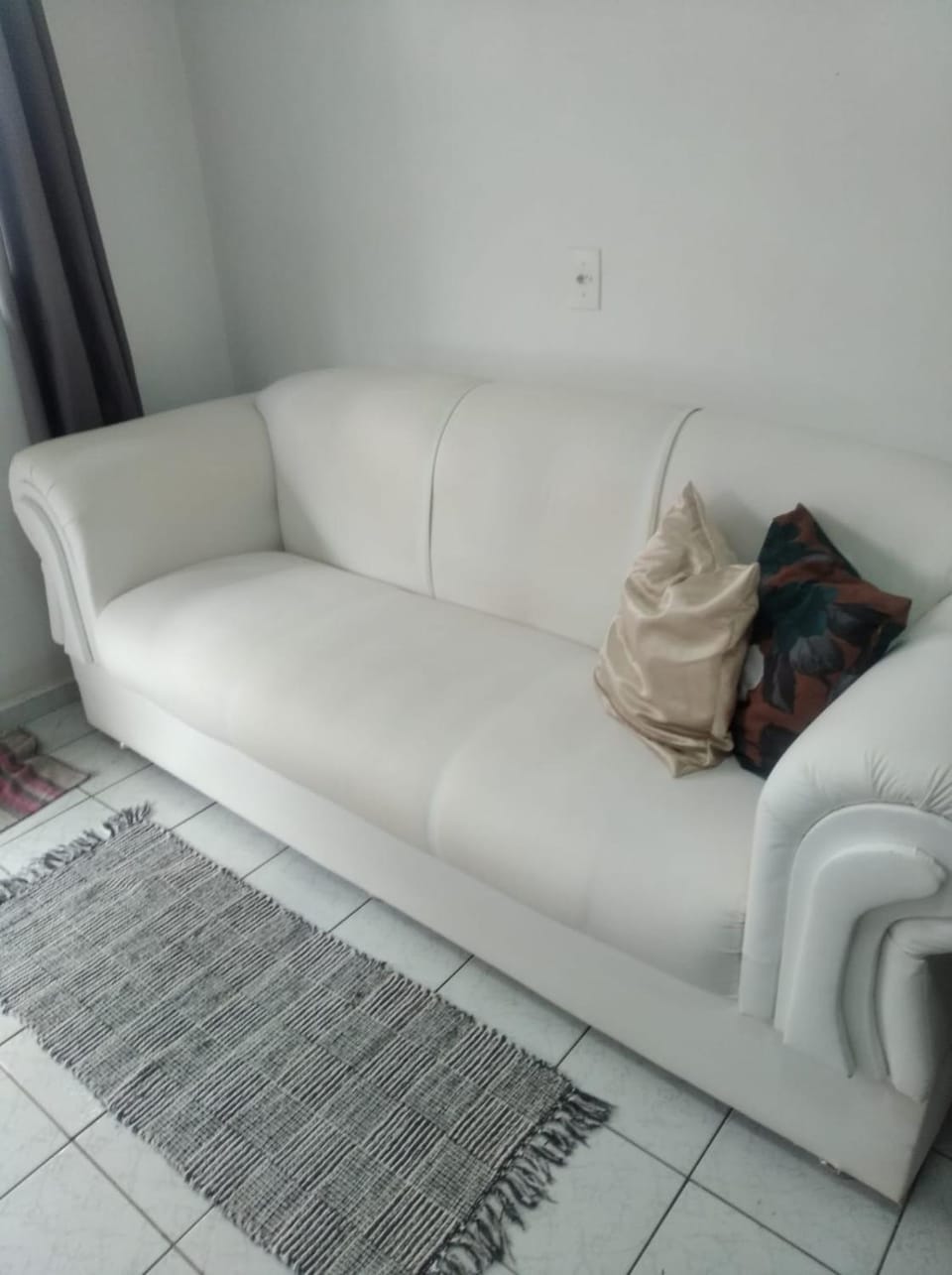 N 02 - Apto com 2 quartos -1 cama casal, 2 solteiro- com garagem Apartment in Cascavel
