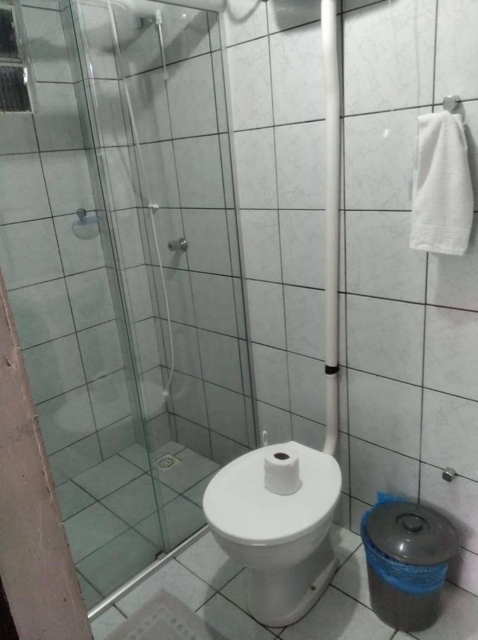 N 02 - Apto com 2 quartos -1 cama casal, 2 solteiro- com garagem Apartment in Cascavel