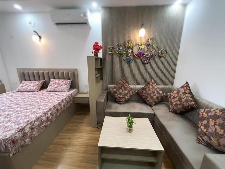 Premium Studio Residence, Studio in Prime Location Apartment in Noida