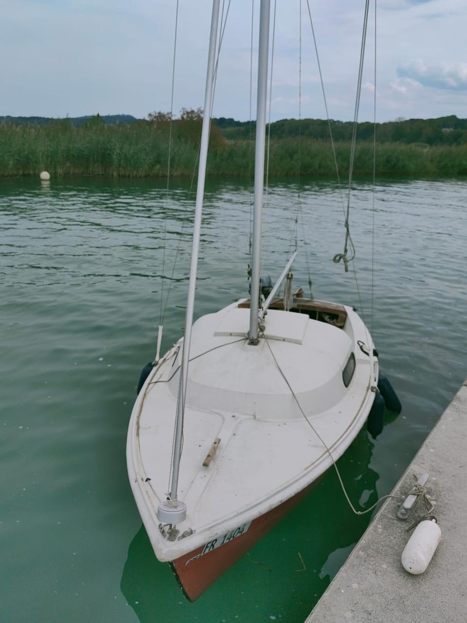 Bateau avec cabine, voile, moteur Cabin in Neuchâtel, Switzerland
