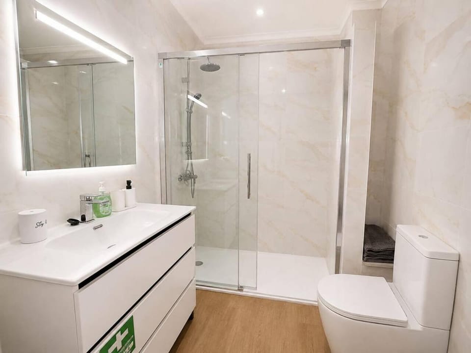 Shower, Bathroom, towels