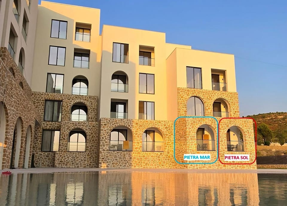Property building, Day, Swimming pool