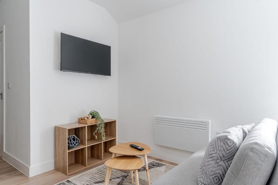 Stylish Studio Flat Prime Cardiff Location Apartment in Cardiff