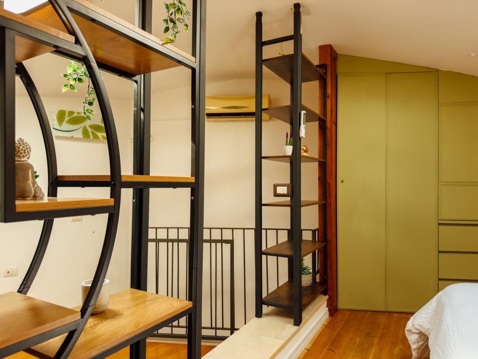 Bed, Photo of the whole room, Bedroom, wardrobe, air conditioner