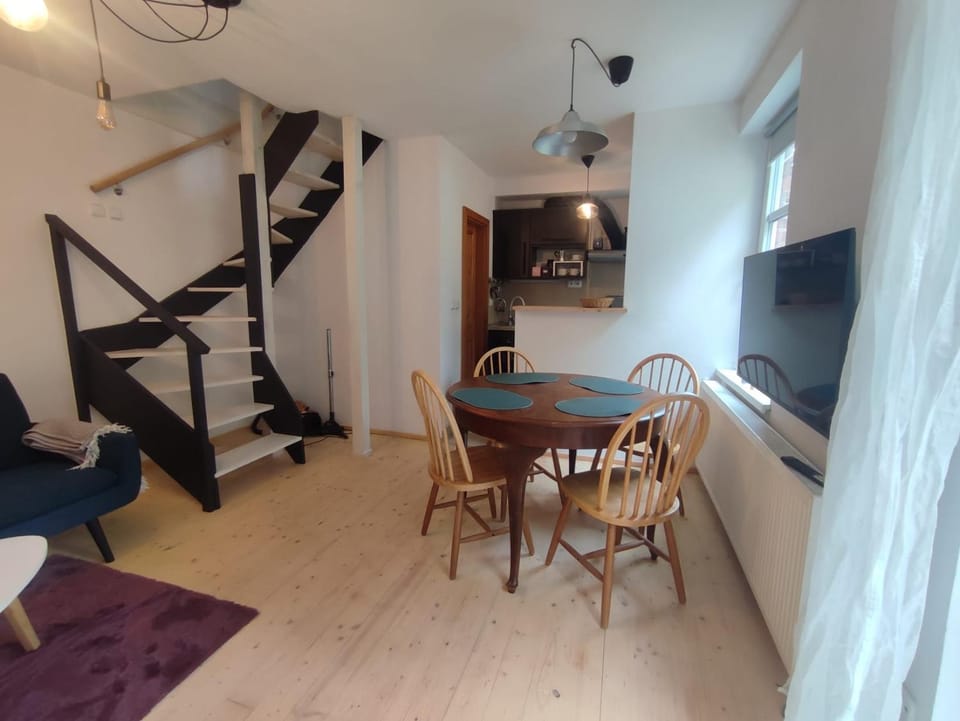 TV and multimedia, Kitchen or kitchenette, Living room, Seating area, Dining area