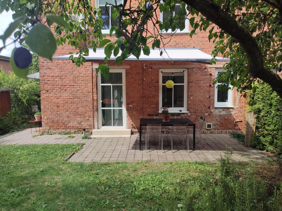 Property building, Garden, Garden, Balcony/Terrace, Garden view