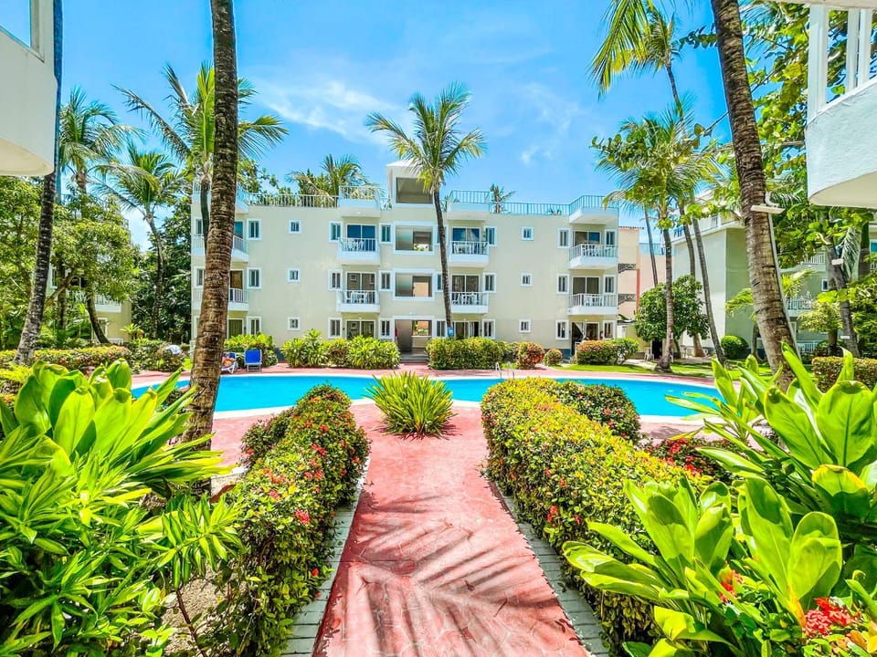 Property building, Natural landscape, Garden, Garden view, Pool view, Swimming pool
