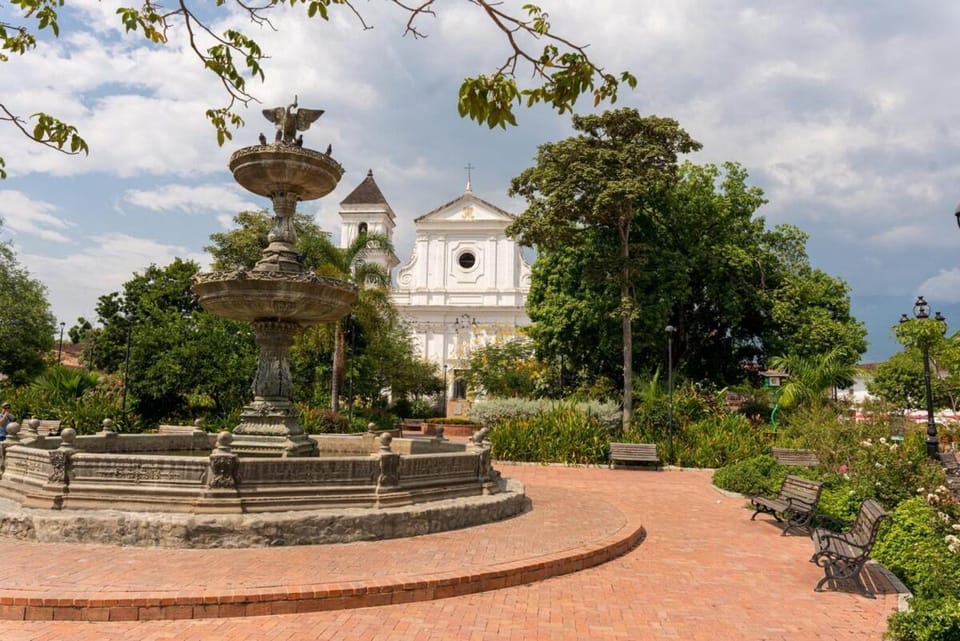 Casa con Jacuzzi, Cocina Equipada, WiFi y Parqueadero en San Roque House in Antioquia