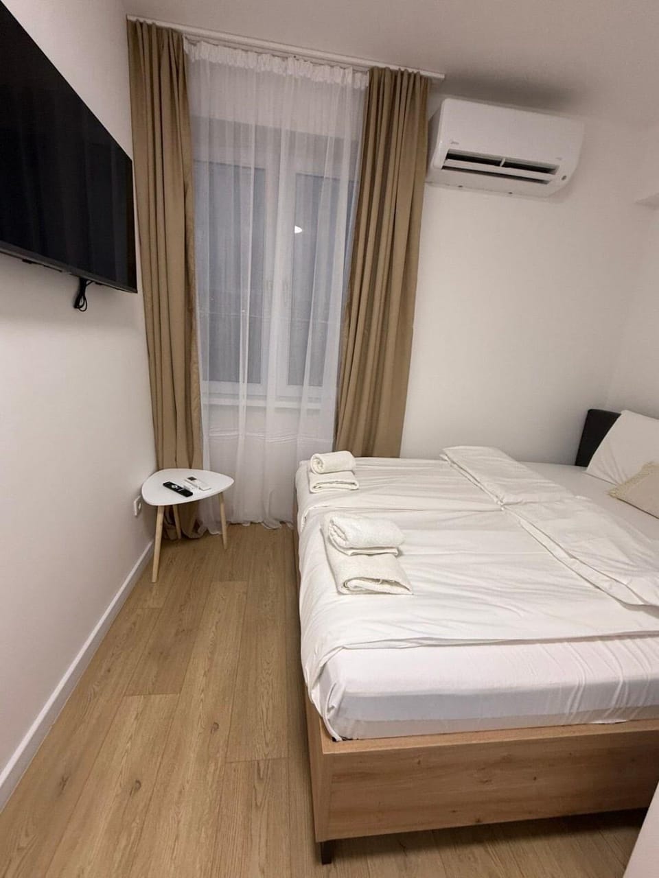Bed, TV and multimedia, Bedroom, air conditioner