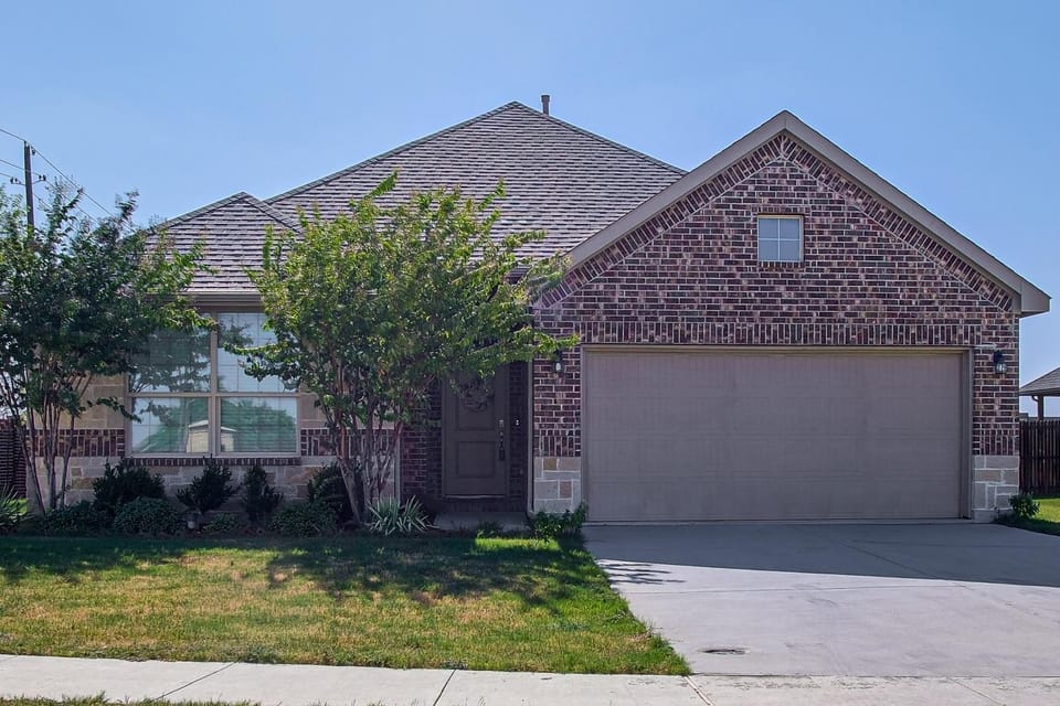 Family Home 7 Mi to University of North Texas! House in Denton