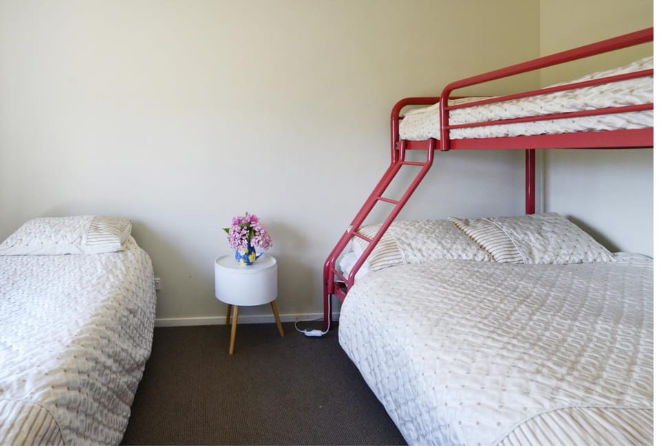 Bedroom, bunk bed