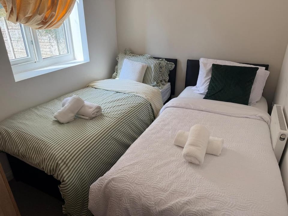 Spacious 5-bedroom Stay for Contractors & Families Apartment in Walsall
