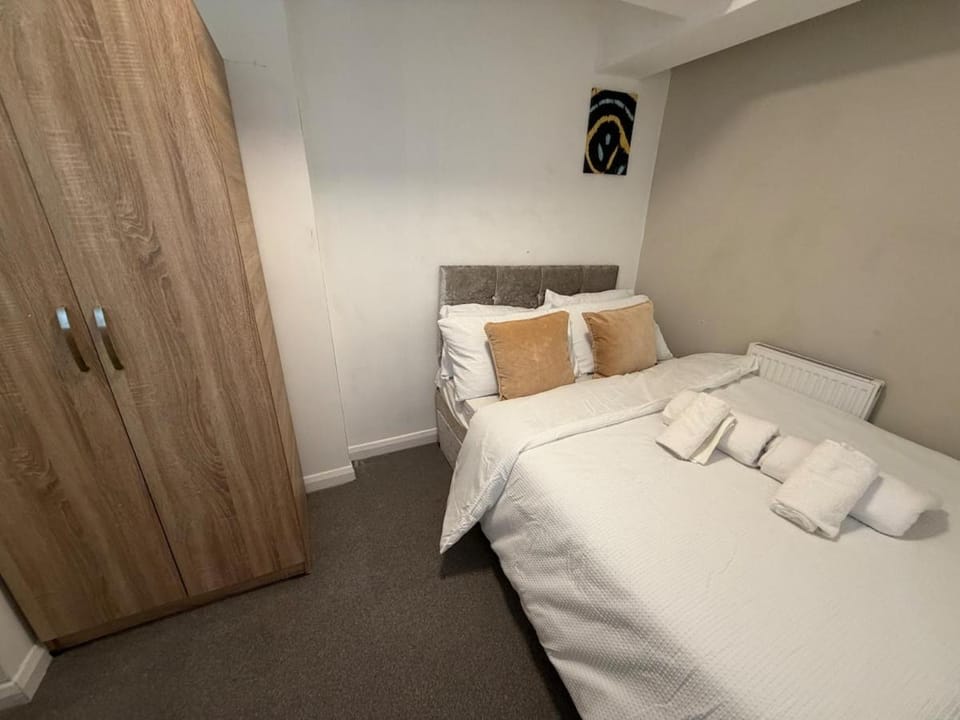 Spacious 5-bedroom Stay for Contractors & Families Apartment in Walsall