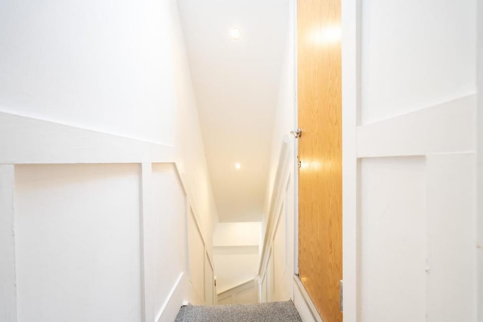 2BR Colchester Stay Near Town Centre & Castle Apartment in Colchester