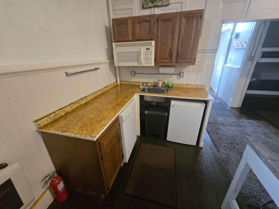 Bunkhouse - Budget Crash Pad - East Carson Street Apartment in Pittsburgh
