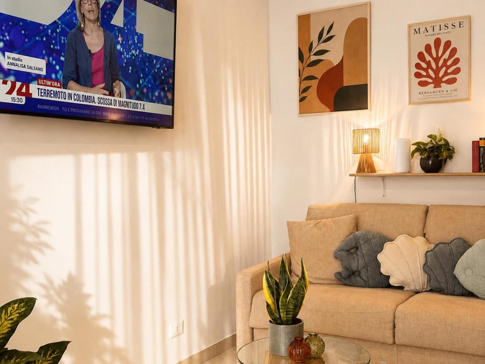 Communal lounge/ TV room, Living room