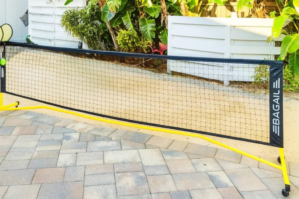 Heat Salt PoolHotTubMin to BeachMini Pickleball House in Indialantic
