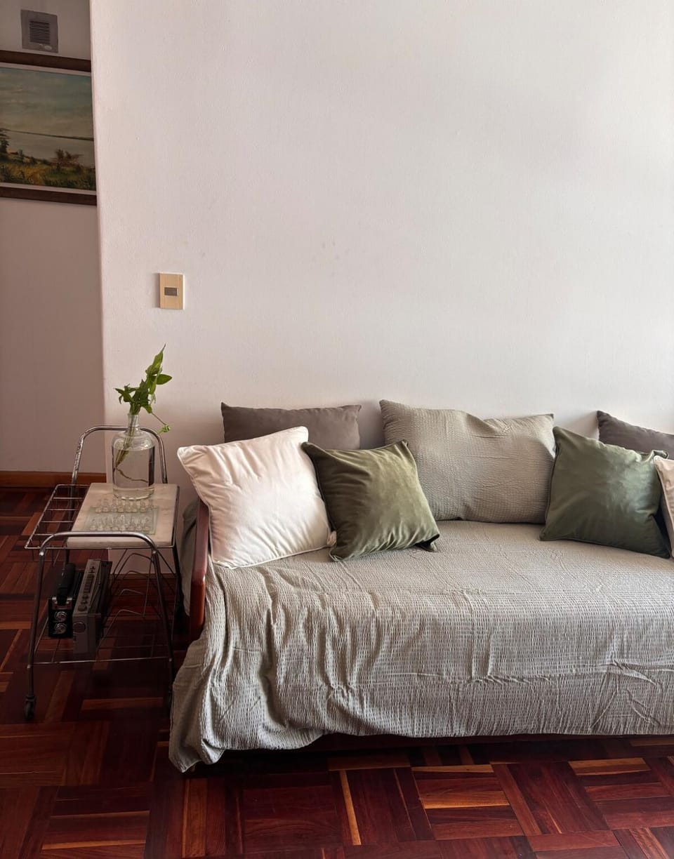 Bright - Cozy - Spacious Downtown MVD - Sleeps 4 Apartment in Montevideo Department, Uruguay