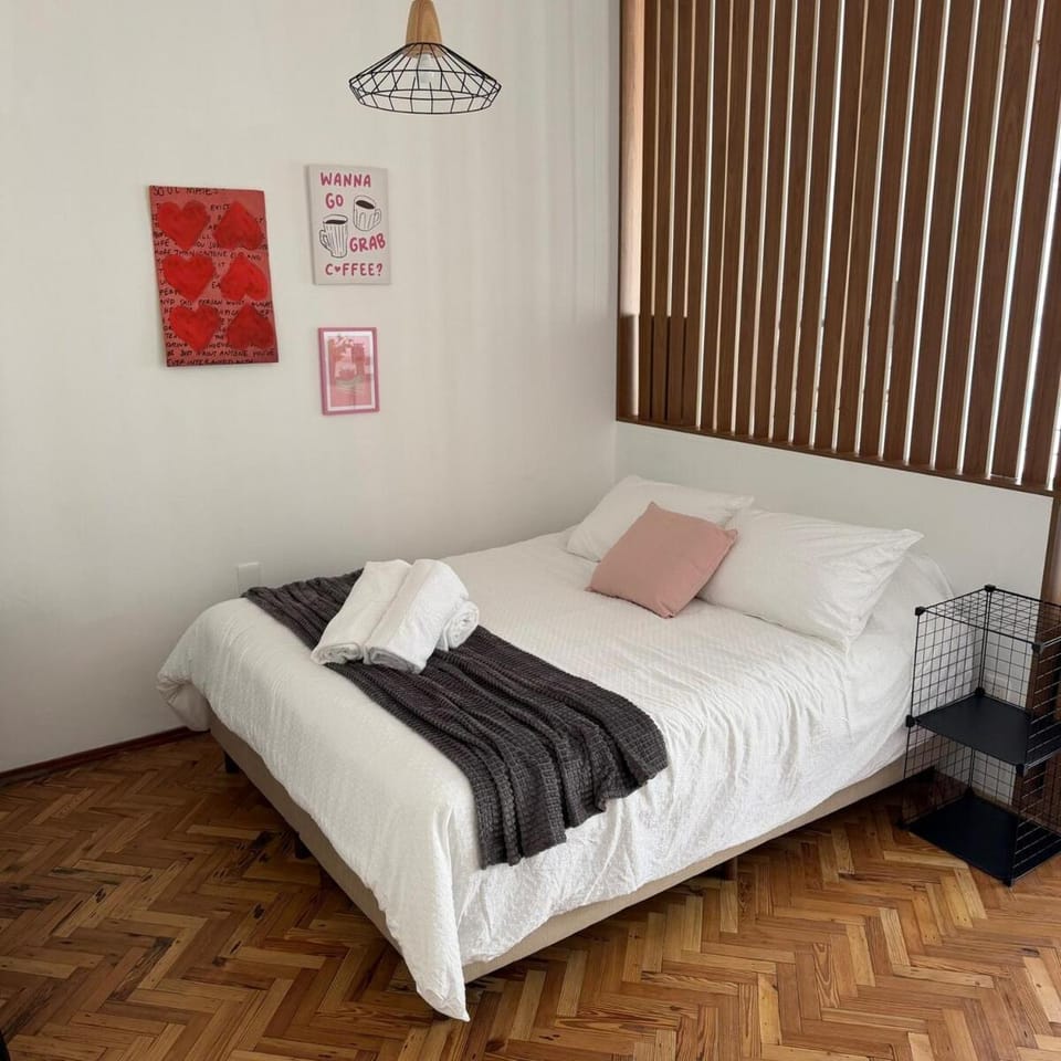 Spacious Studio in heart of Old Town - Fits 4 ppl Apartment in Montevideo Department, Uruguay