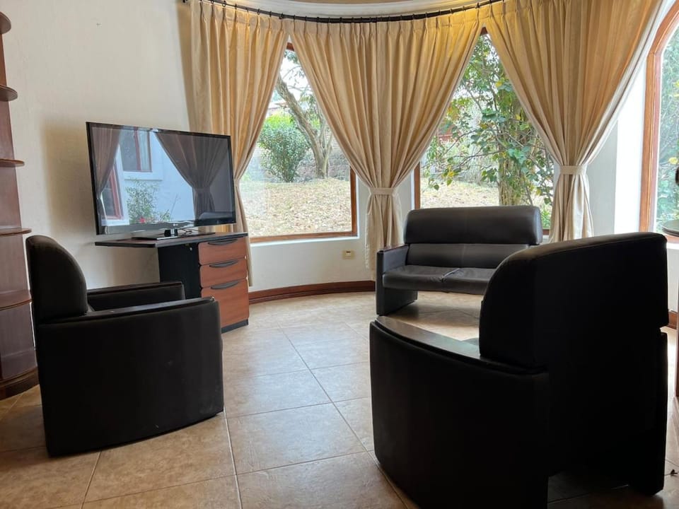Villa Mediterránea Privada Jacuzzi, Jardín y Naturaleza Villa in Quito