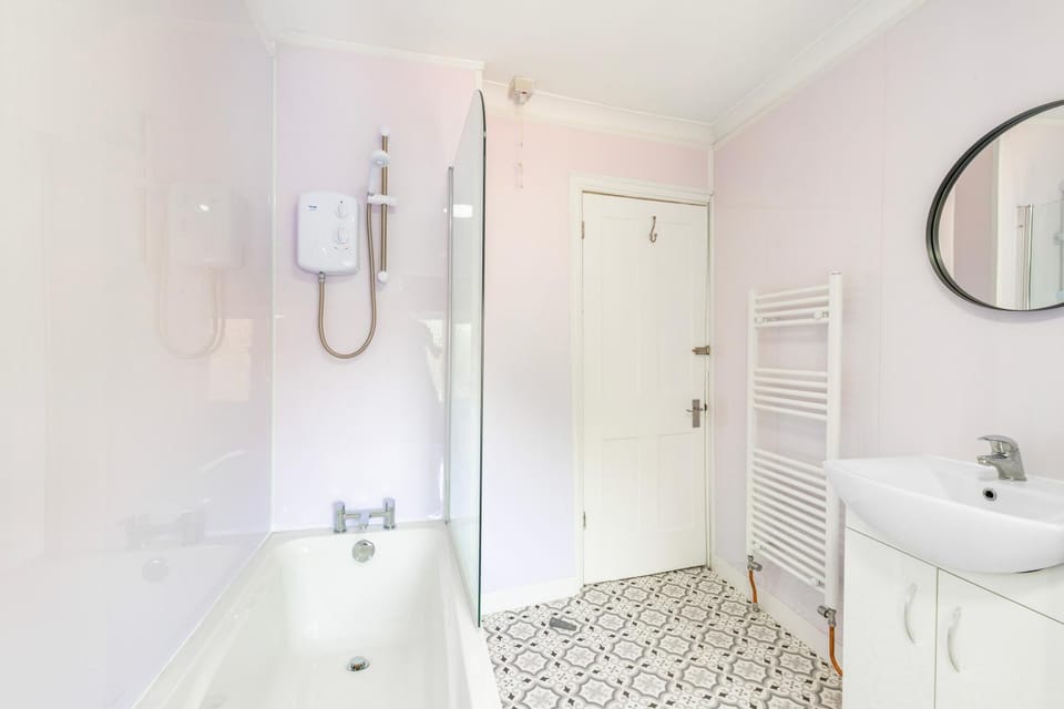 5 Bed Contractor House, Norwich NR3, With Parking House in Norwich