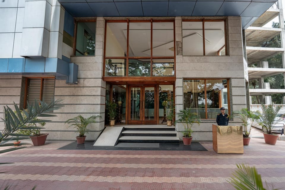 Facade/entrance