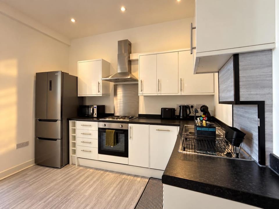 Coffee/tea facilities, Kitchen or kitchenette, dishwasher, oven, stove, toaster