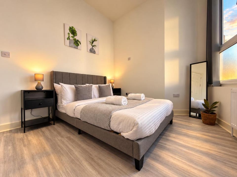 Bed, Photo of the whole room, Bedroom