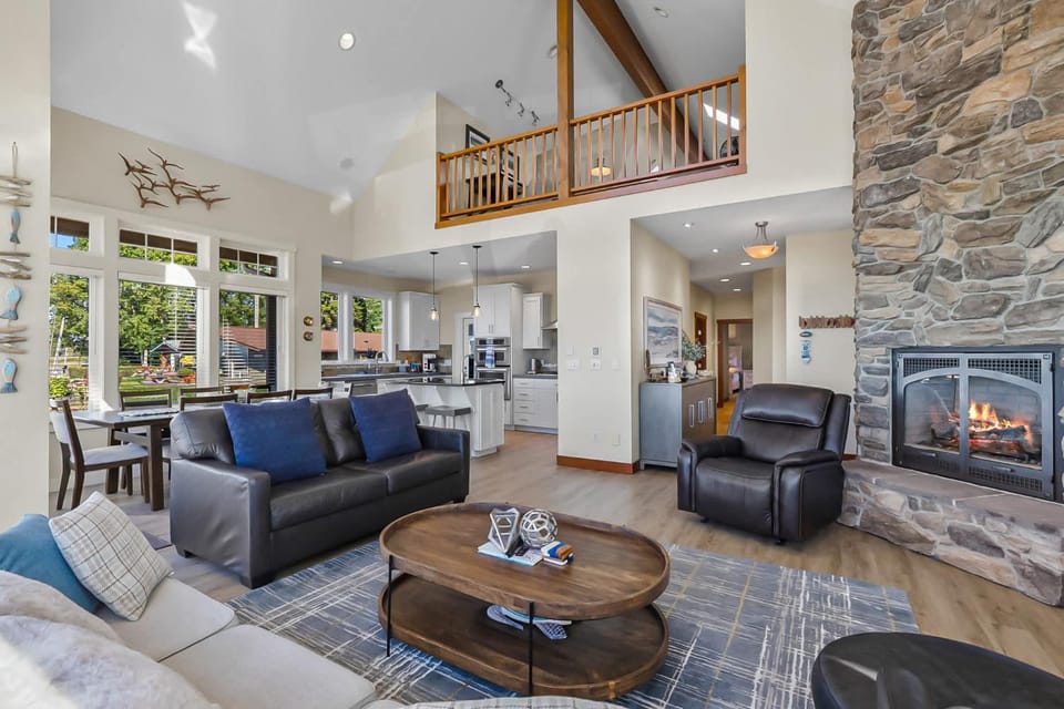 Luxury home with private beach House in Birch Bay