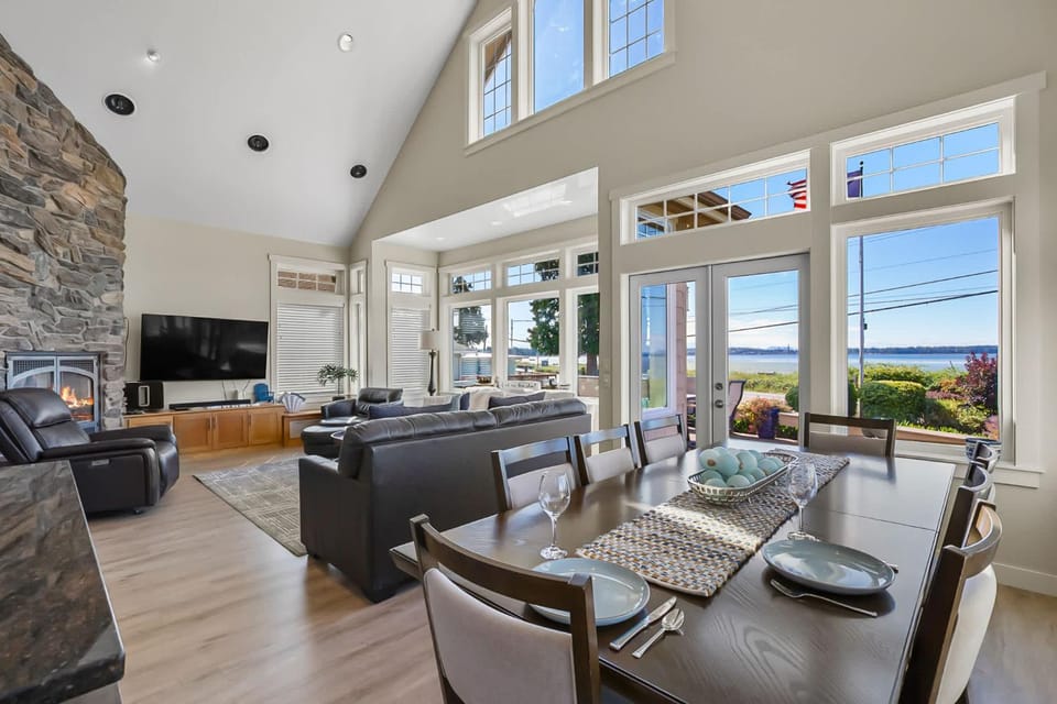 Luxury home with private beach House in Birch Bay