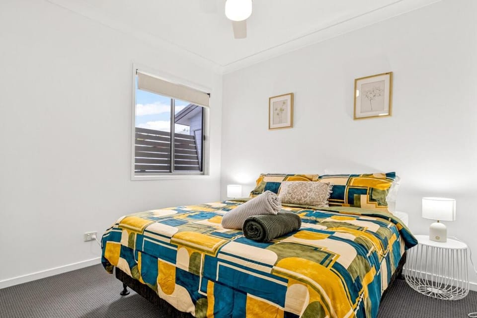 Bedroom, towels