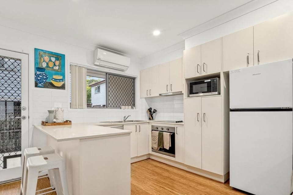 Kitchen or kitchenette, Dining area, dishwasher, oven, stove, toaster