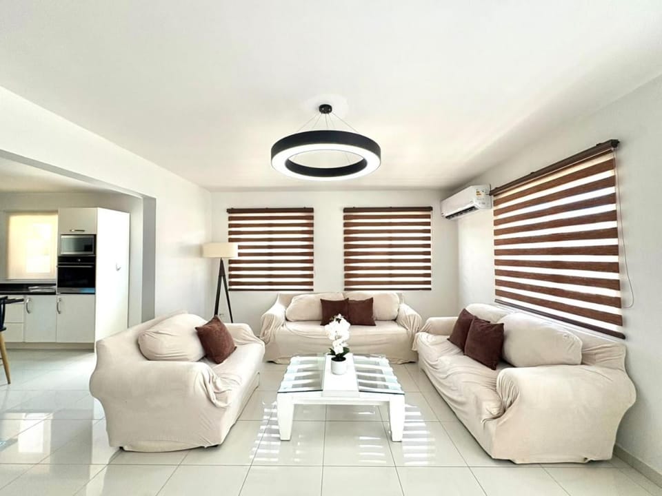 Maravilla Maguey 2bdr-1bath-pool Central location Bed and Breakfast in Oranjestad