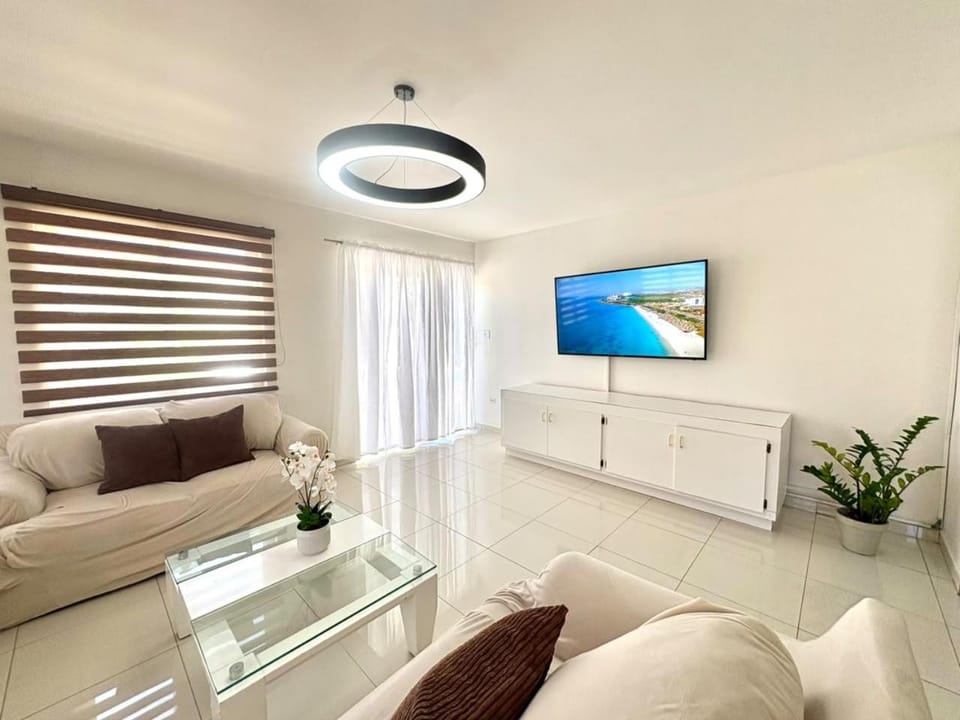 Maravilla Maguey 2bdr-1bath-pool Central location Bed and Breakfast in Oranjestad