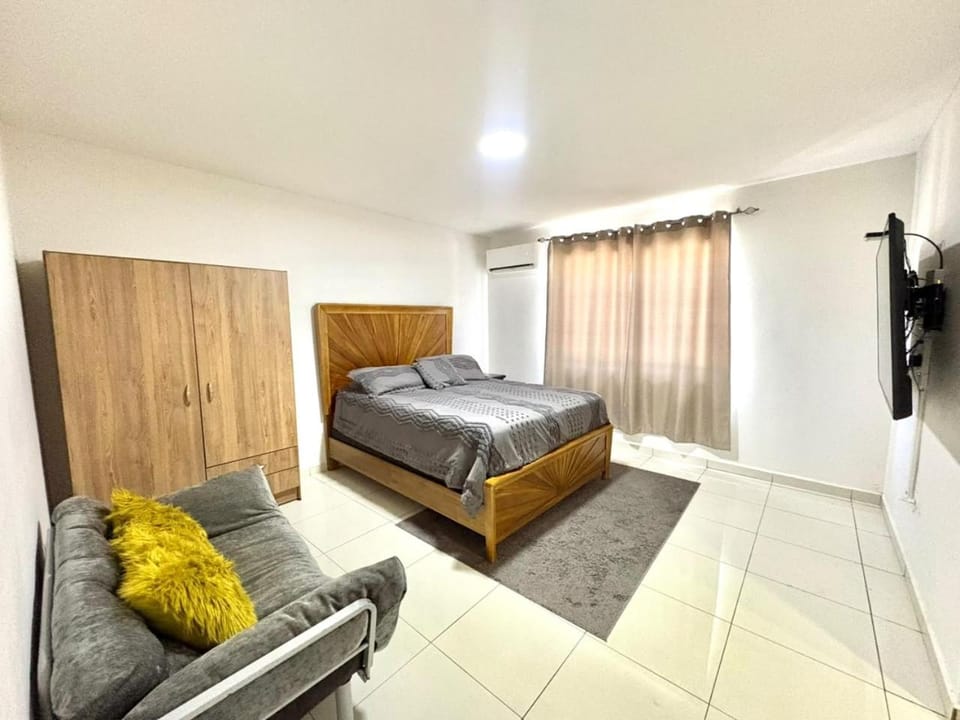 Maravilla Maguey 2bdr-1bath-pool Central location Bed and Breakfast in Oranjestad