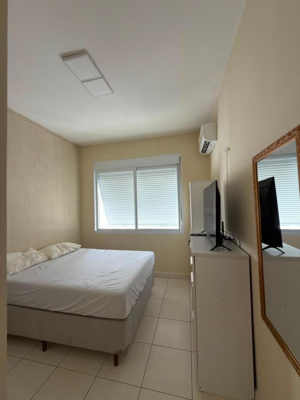 Apartamento de praia com 3 quartos para 8 pessoas no Guarujá com Wi-Fi Apartment in State of São Paulo