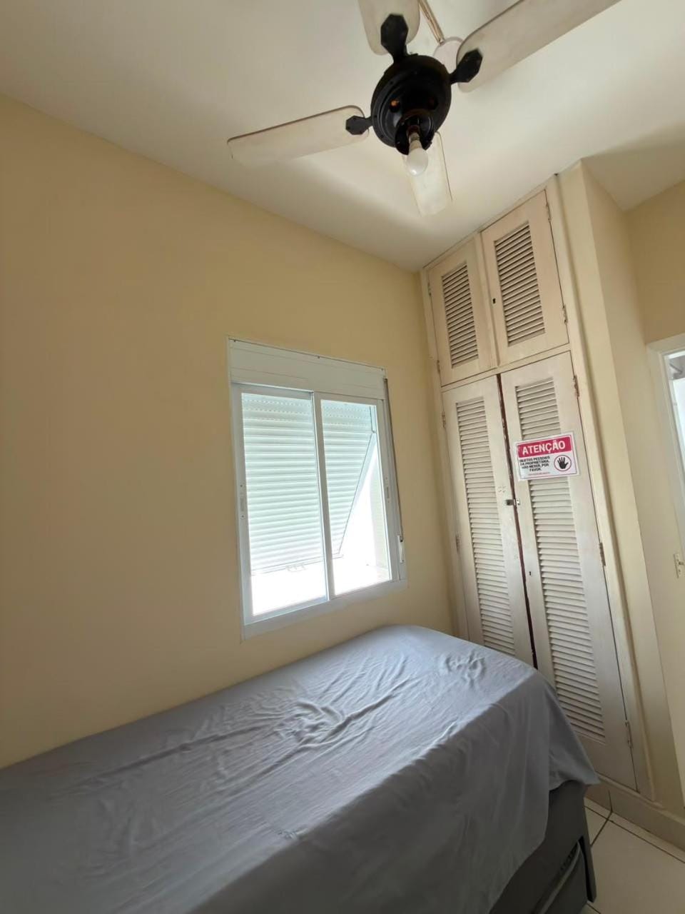 Apartamento de praia com 3 quartos para 8 pessoas no Guarujá com Wi-Fi Apartment in State of São Paulo
