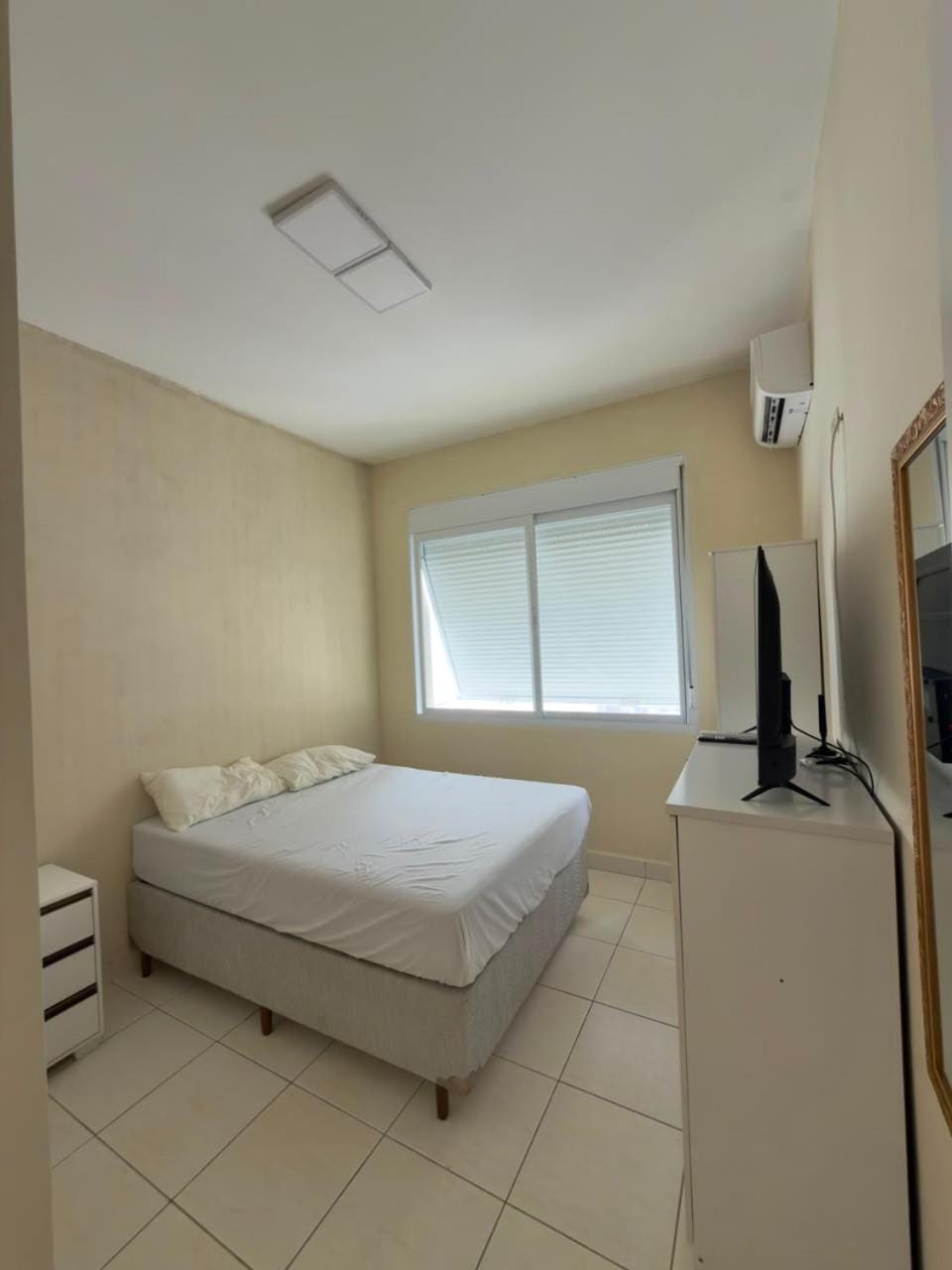 Apartamento de praia com 3 quartos para 8 pessoas no Guarujá com Wi-Fi Apartment in State of São Paulo