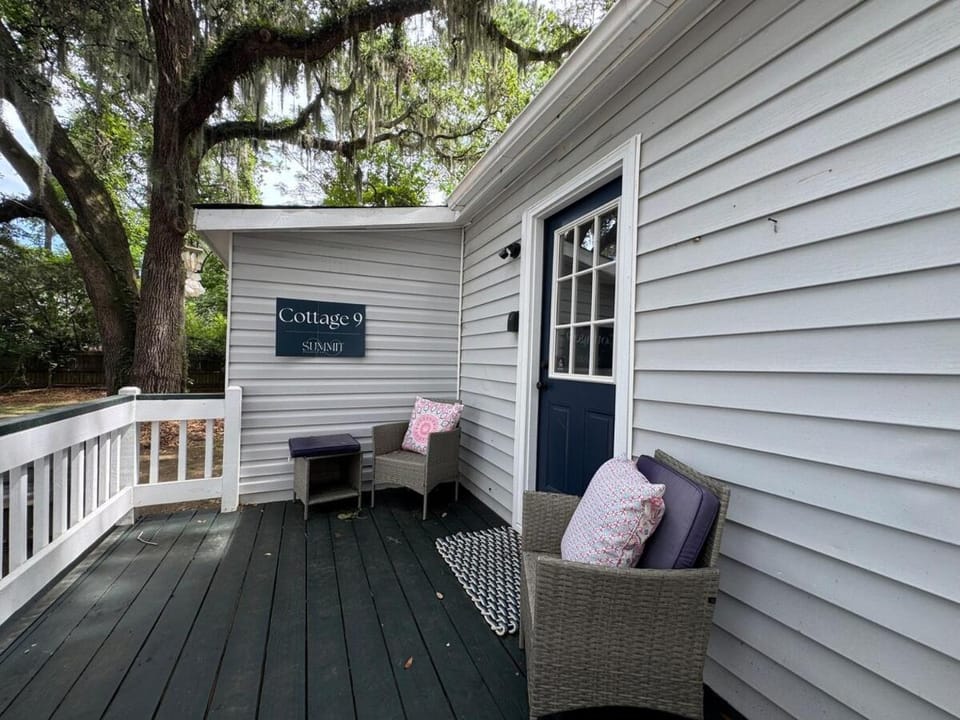 3 Miles to Parris Island - Idle Oak Cottage - 10 minutes to Downtown Beaufort SC House in Port Royal