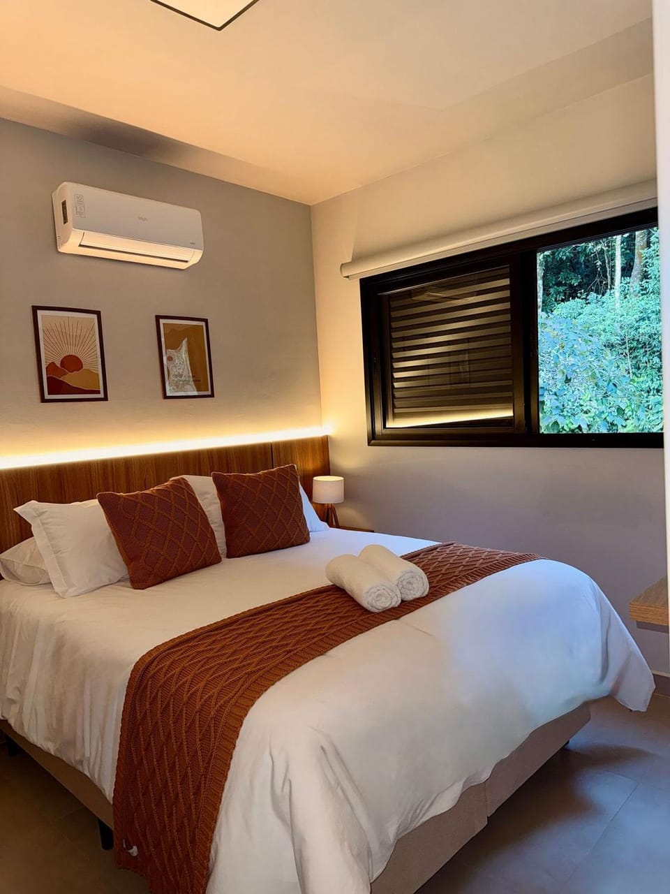 Bed, Bedroom, air conditioner