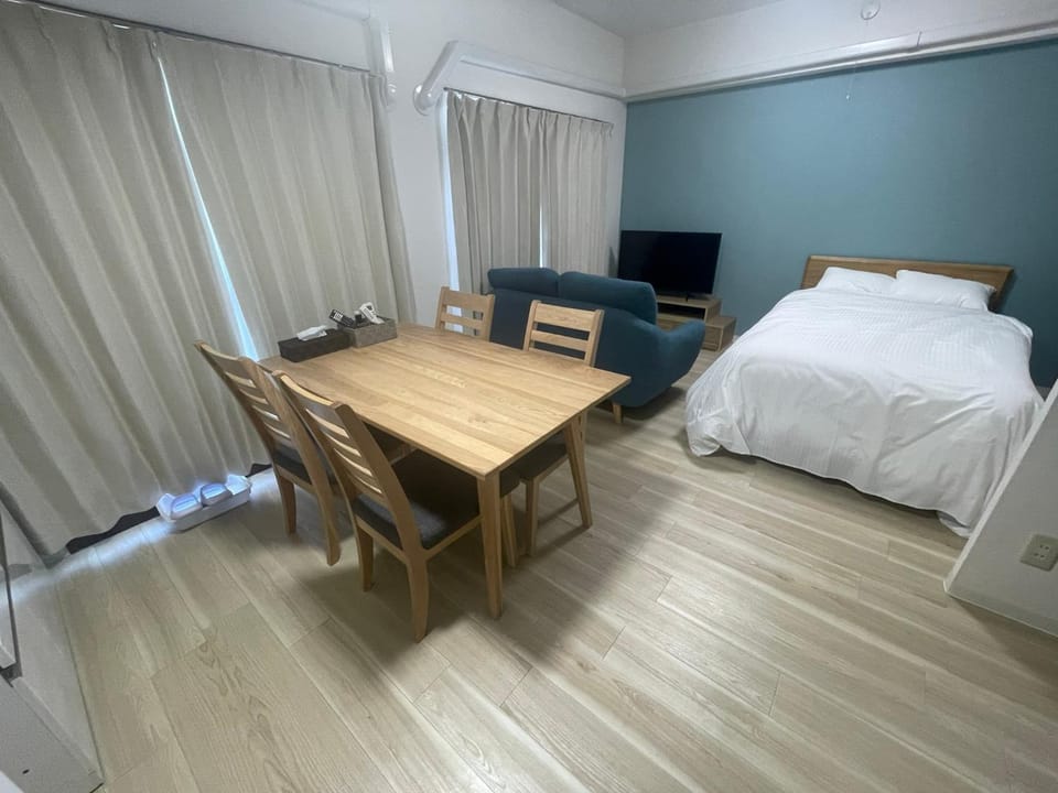 Bed, TV and multimedia, Living room, Dining area