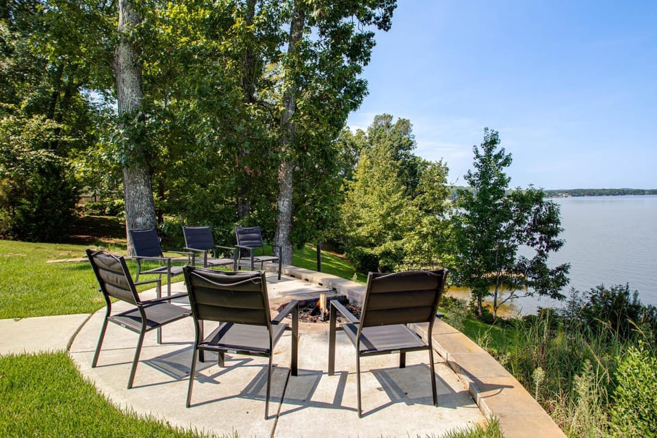 Pool, Dock & Sunset Views! Lake Wateree Retreat House in Lake Wateree