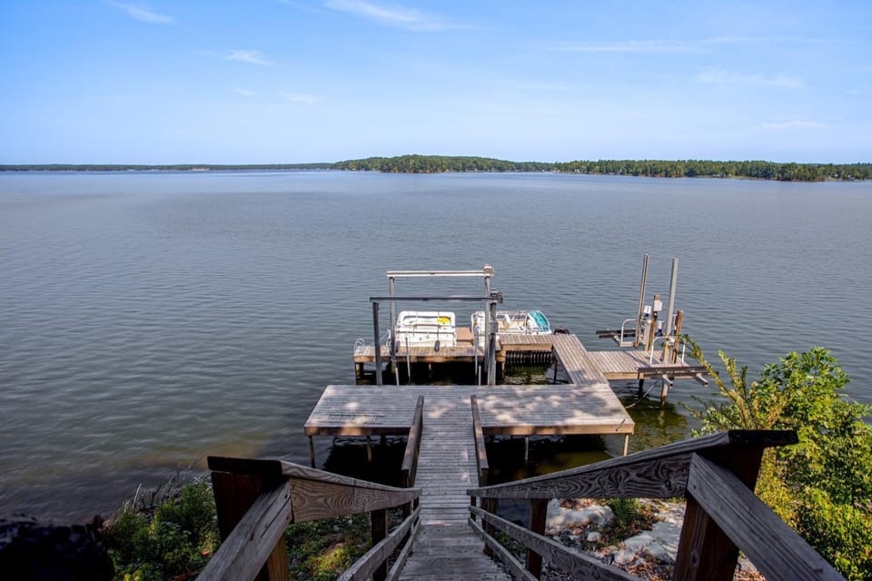 Pool, Dock & Sunset Views! Lake Wateree Retreat House in Lake Wateree