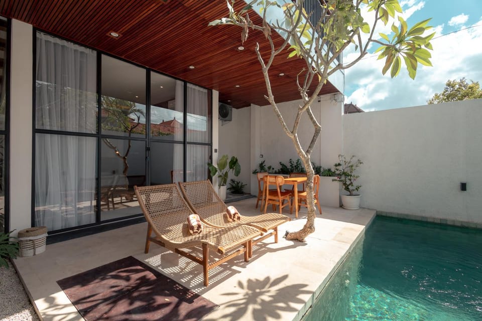 Balcony/Terrace, Swimming pool, sunbed