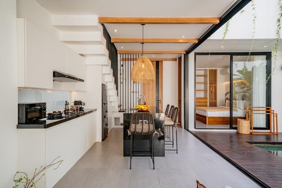 Kitchen or kitchenette, Seating area, Dining area
