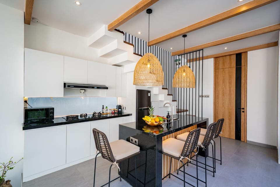 Kitchen or kitchenette, Seating area, Dining area, stove