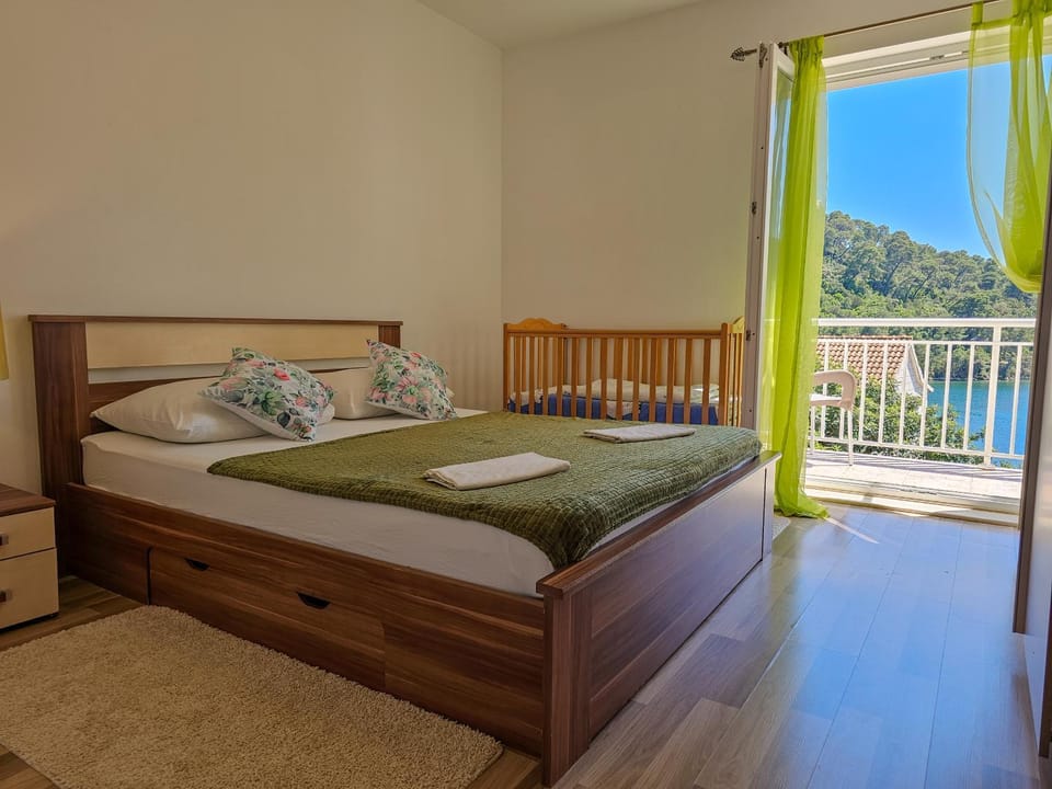 Bed, View (from property/room), Balcony/Terrace, Bedroom