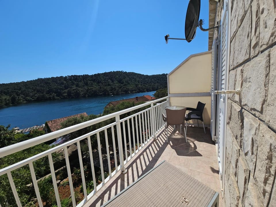 View (from property/room), Balcony/Terrace, Seating area, Sea view