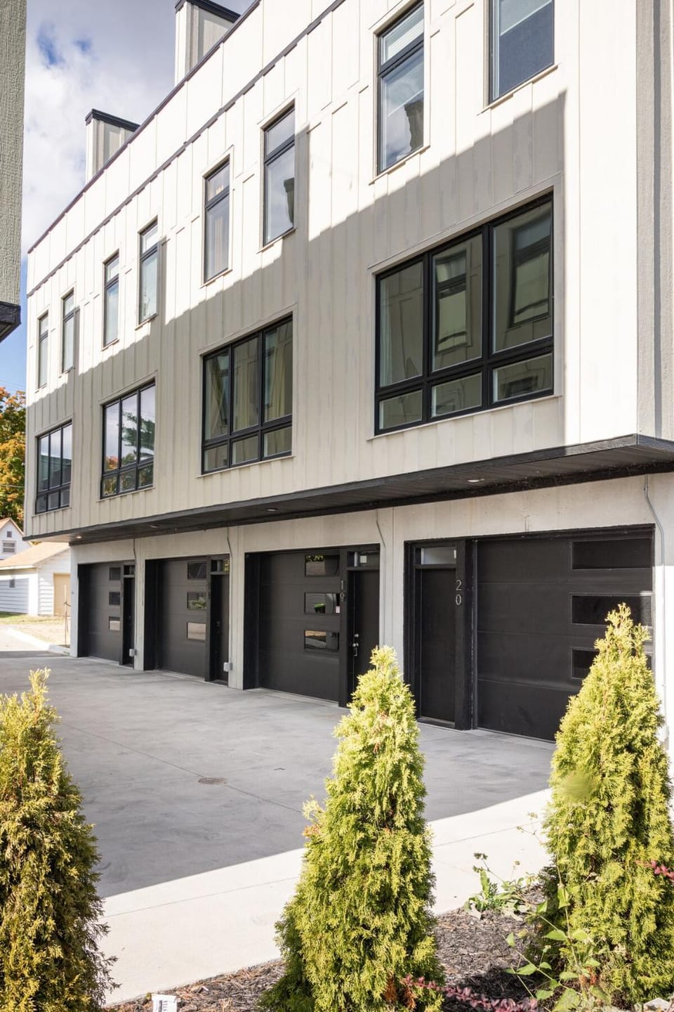 Property building, Facade/entrance, Parking