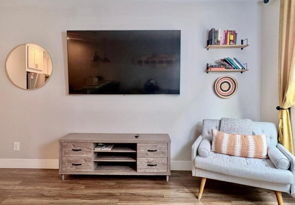 TV and multimedia, Living room, Seating area